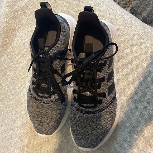 Adidas women’s runners - Picture 2 of 4